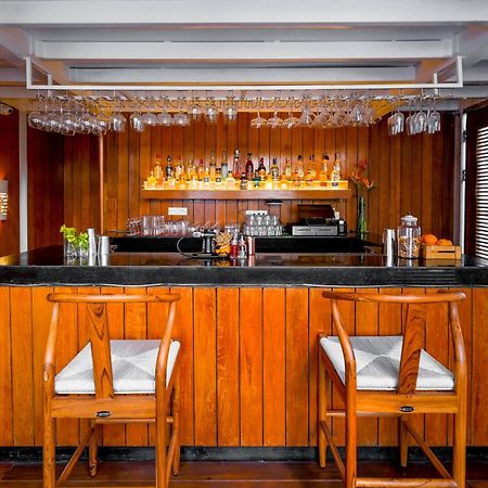 더 파크 방갈로르 벵갈루루 외부 사진 The bar at the Taj Bengal