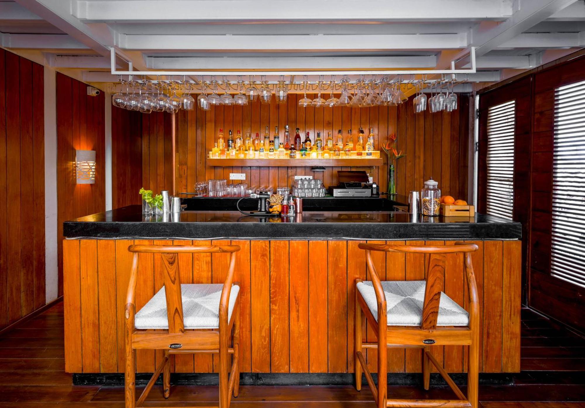 더 파크 방갈로르 벵갈루루 외부 사진 The bar at the Taj Bengal