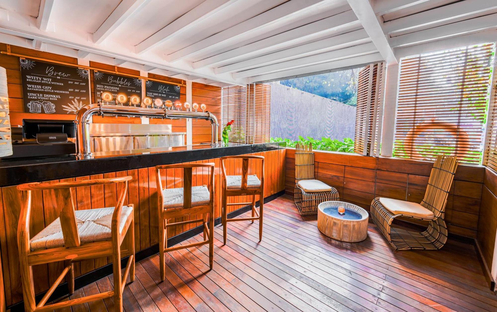 더 파크 방갈로르 벵갈루루 외부 사진 The bar at the spa