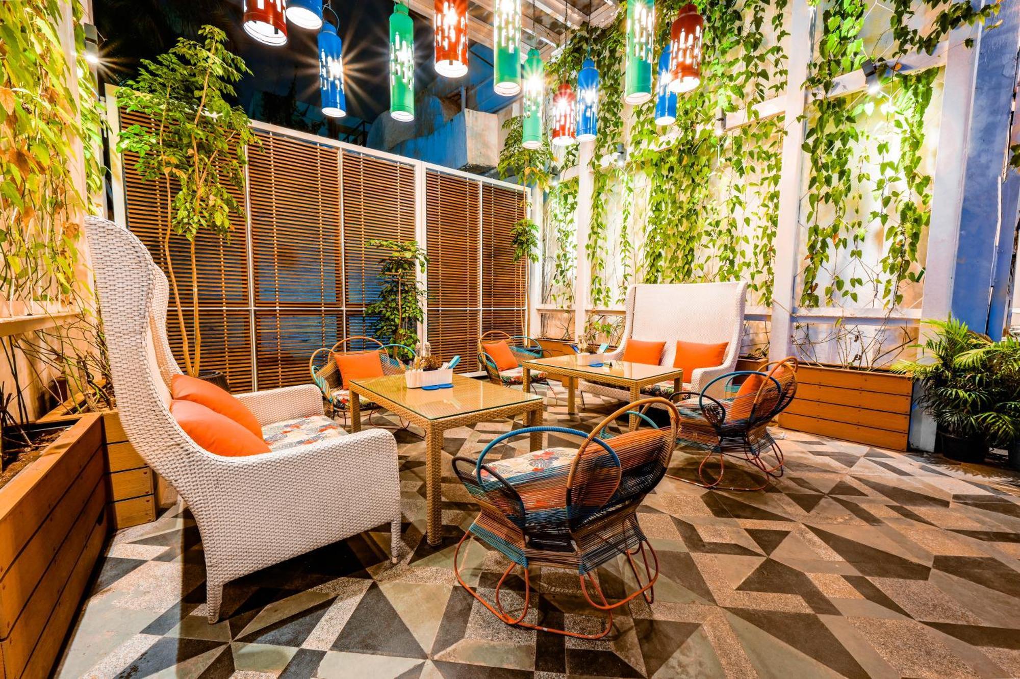 더 파크 방갈로르 벵갈루루 외부 사진 The interior of the restaurant