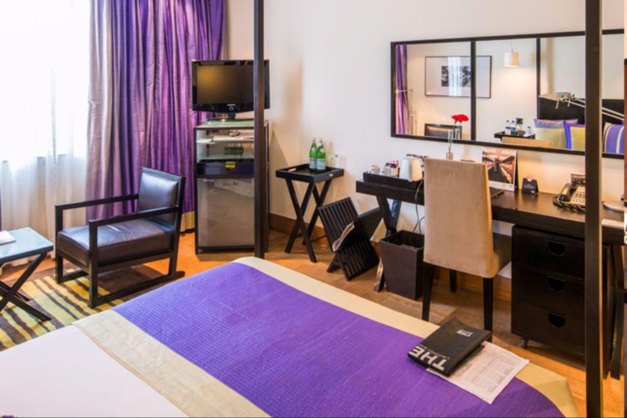더 파크 방갈로르 벵갈루루 외부 사진 A room at the hotel